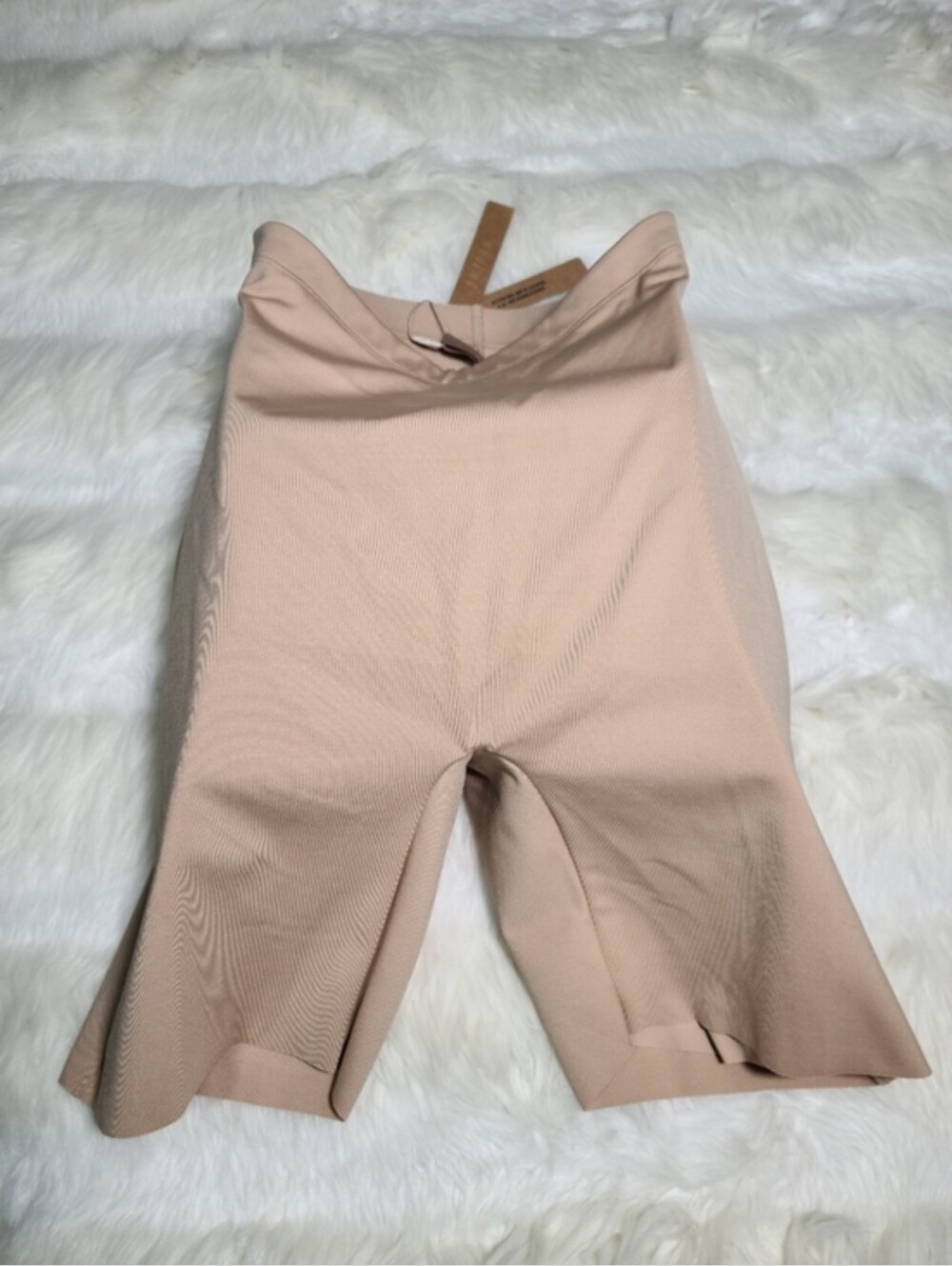 SKIMS Body Hip Shaping Mid Thigh Short Tan Clay Women Medium NEW